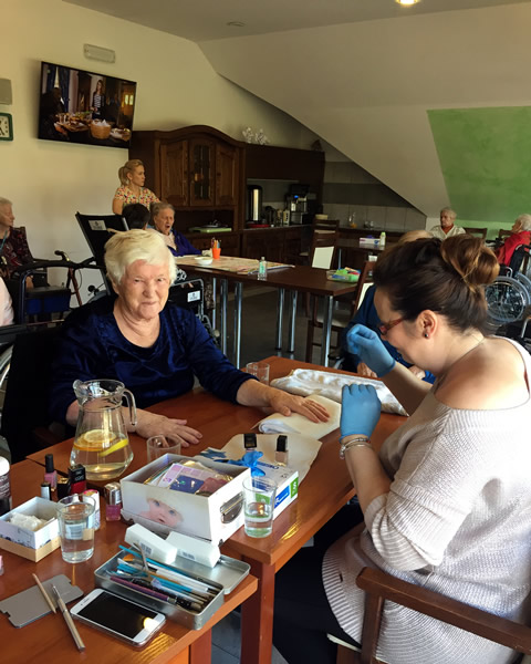 dom seniora manicure